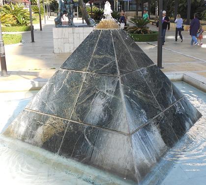 20120105165905-piramide-agua.jpg