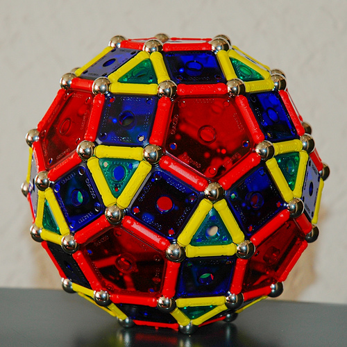Rhombicosidodecahedron por ! Polyhedra !.