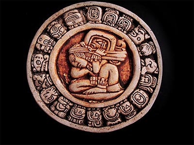 Los mayas se guiaban por un calendario sagrado, otro solar y la cuenta larga.